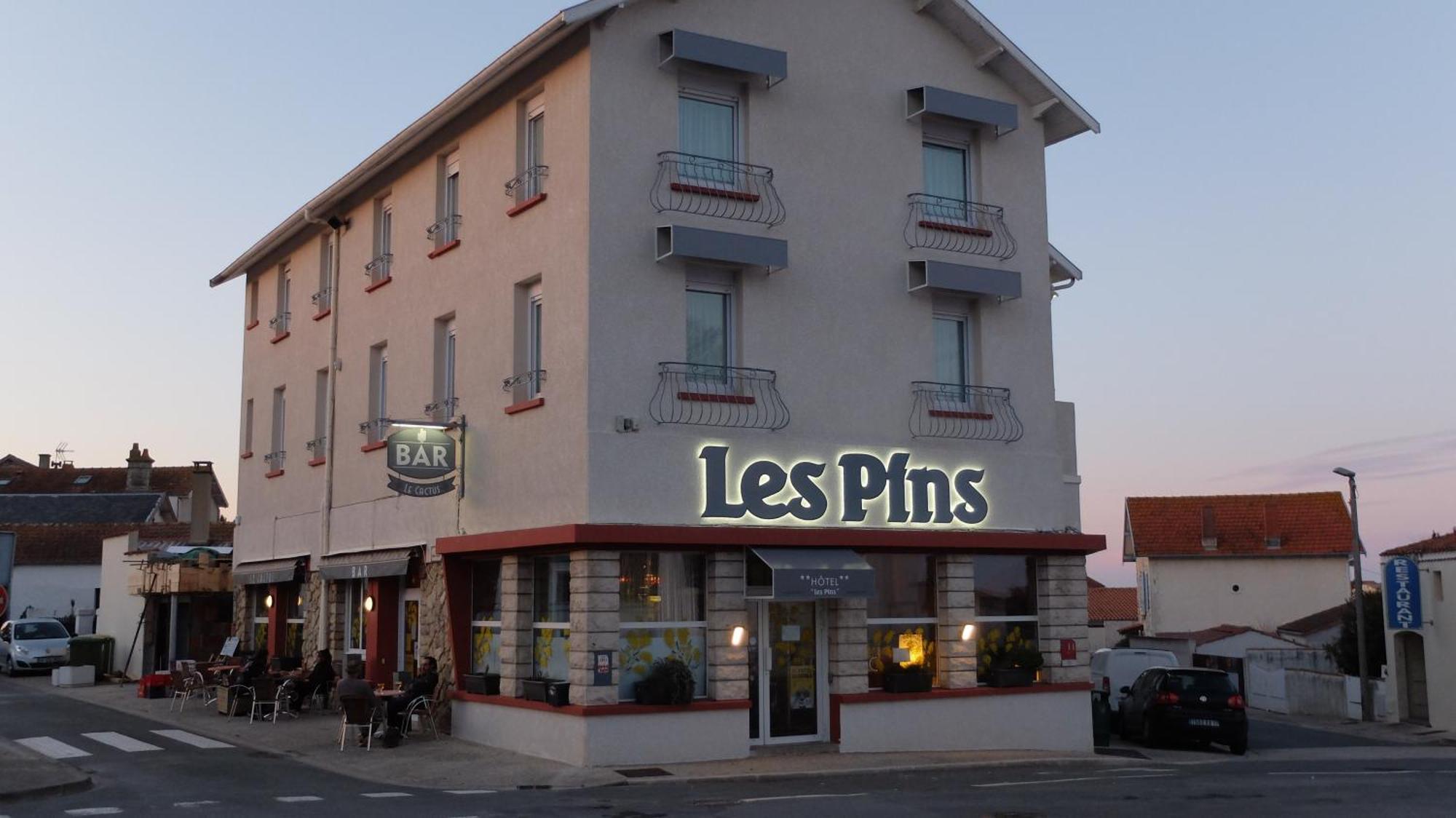 Hotel Les Pins Saint-Trojan-les-Bains Exteriör bild